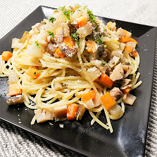 さば缶と根菜のラグーパスタ